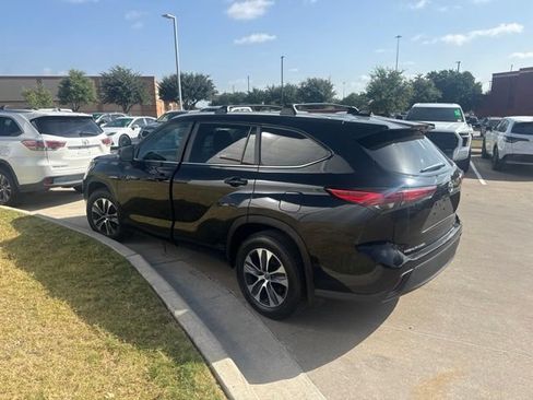 Used 2023 Toyota Highlander XLE AWD/4WD image 5