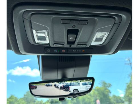 Used 2022 Chevrolet Silverado 1500 ZR2 w/ Technology Package image 8