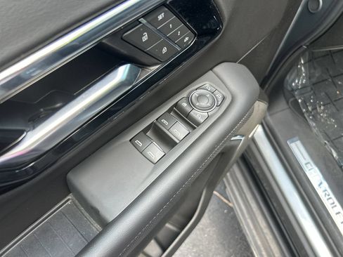 Used 2025 Chevrolet Suburban Premier RWD image 12