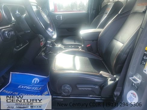 Used 2022 Jeep Gladiator Mojave w/ Cold Weather Group image 10