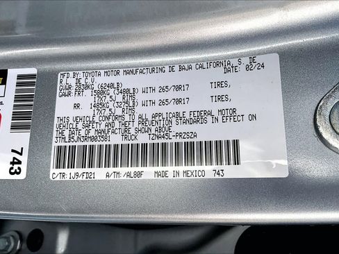 Certified 2024 Toyota Tacoma TRD Off-Road image 32