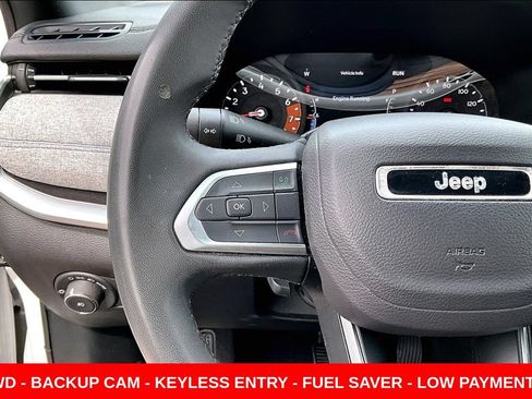 Used 2024 Jeep Compass Latitude AWD/4WD image 11