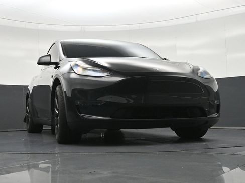 Used 2023 Tesla Model Y Long Range AWD/4WD image 28