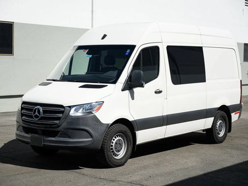 Used 2021 Mercedes-Benz Sprinter 2500 image 9