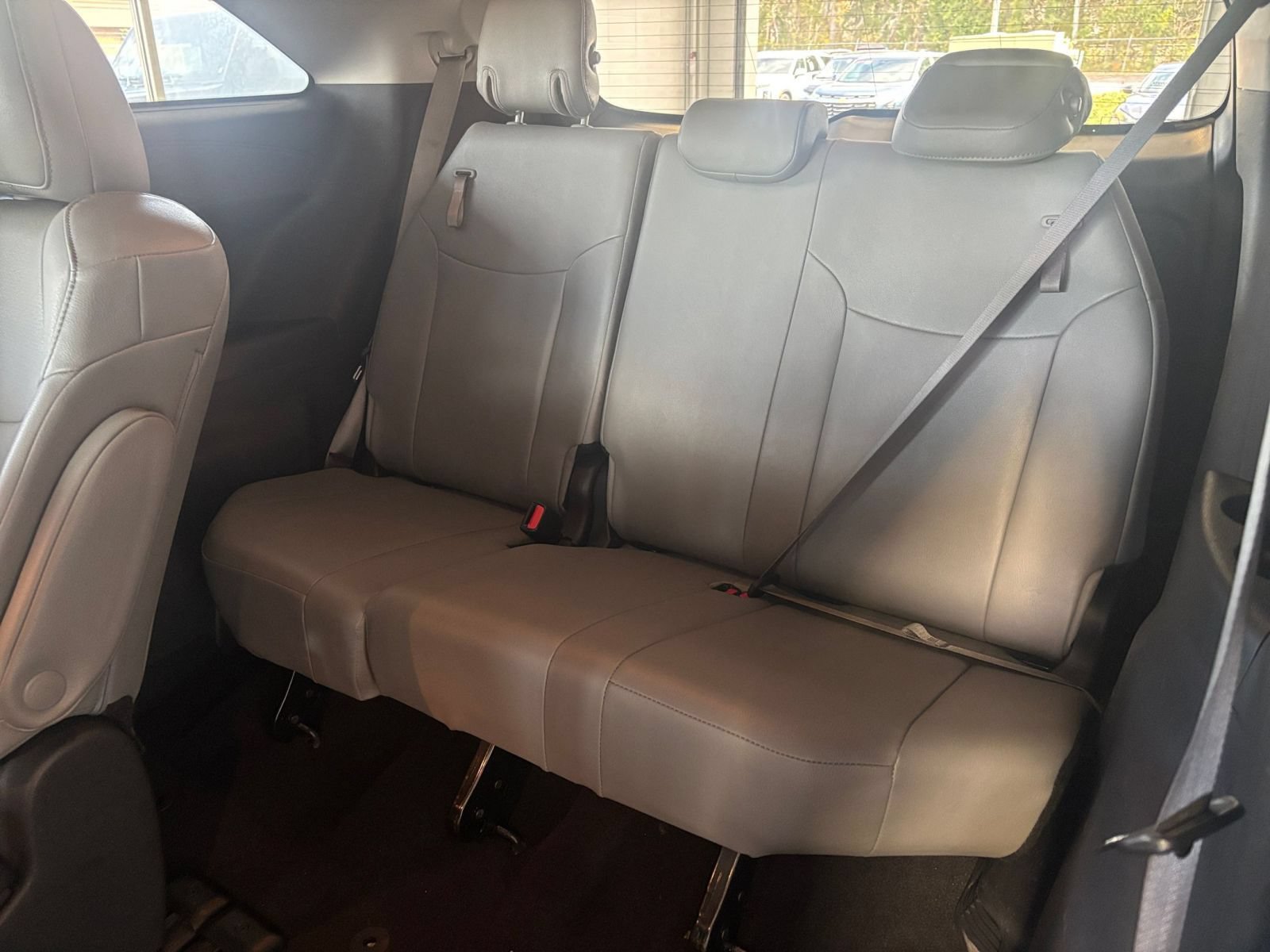Used 2025 Toyota Sienna XLE FWD image 30