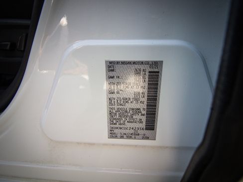 Used 2025 Nissan Pathfinder SV AWD/4WD image 34