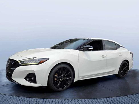 Used 2023 Nissan Maxima SR w/ Sport Mat Group FWD image 2