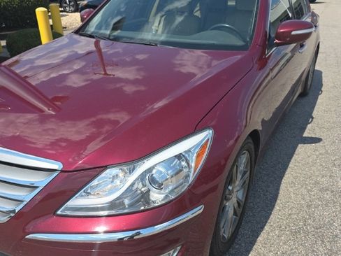 Used 2013 Hyundai Genesis 3.8 w/ Technology Pkg RWD image 11