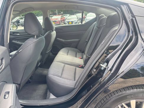 Used 2025 Nissan Altima 2.5 SV FWD image 27