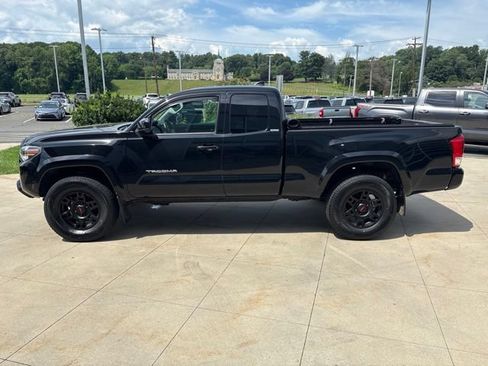 Used 2017 Toyota Tacoma SR5 w/ Tow Package AWD/4WD image 4