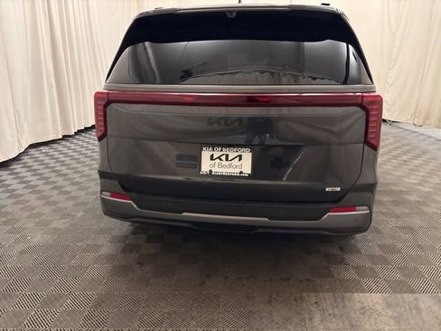 Certified 2025 Kia Carnival SX Prestige image 6