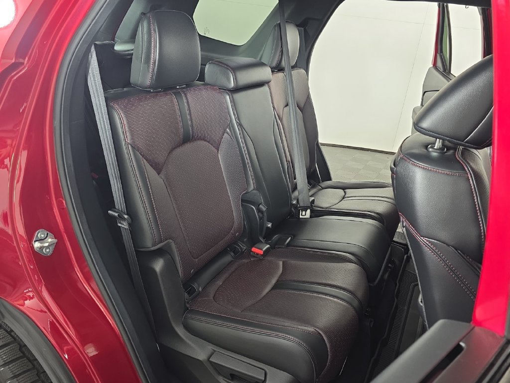 Used 2025 Honda Pilot Black Edition image 28