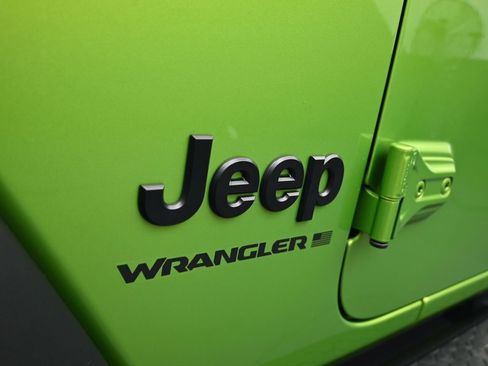 Used 2025 Jeep Wrangler Sport S image 33