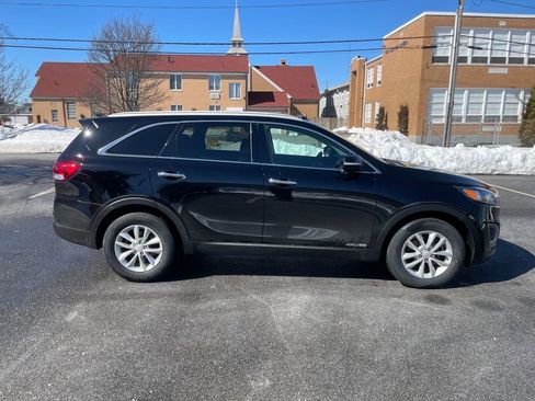 Used 2017 Kia Sorento LX image 4