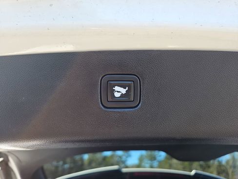 Used 2020 Chevrolet Blazer LT image 18