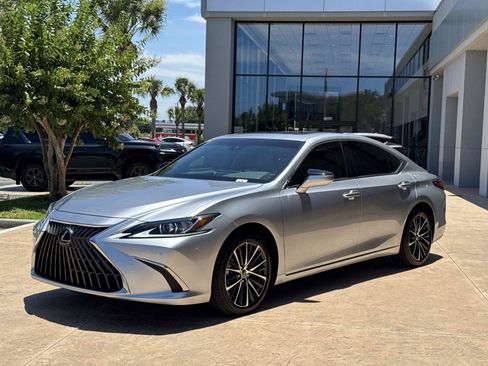 Used 2024 Lexus ES 350 w/ Premium Package FWD image 7