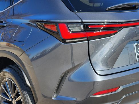 Used 2025 Lexus NX 250 FWD w/ Premium Package image 5