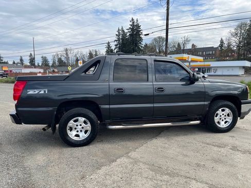 Used 2005 Chevrolet Avalanche Z71 w/ Sun And Sound Package AWD/4WD image 16