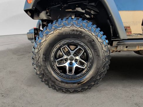 Used 2017 Jeep Wrangler Unlimited Rubicon AWD/4WD image 14
