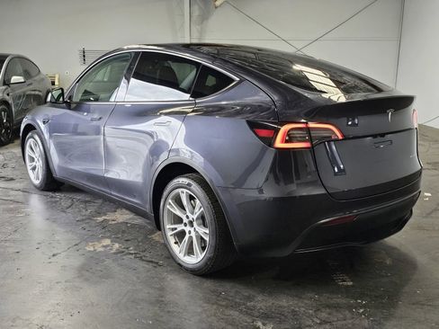 Used 2024 Tesla Model Y Long Range AWD/4WD image 2