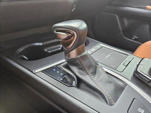 Used 2022 Lexus UX 200 image 12