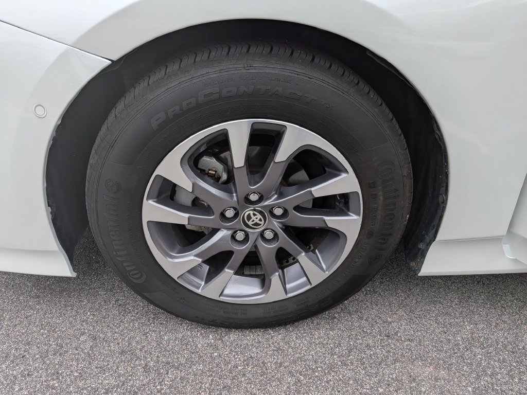 Used 2022 Toyota Prius Limited w/ Premium Convenience Package FWD image 7