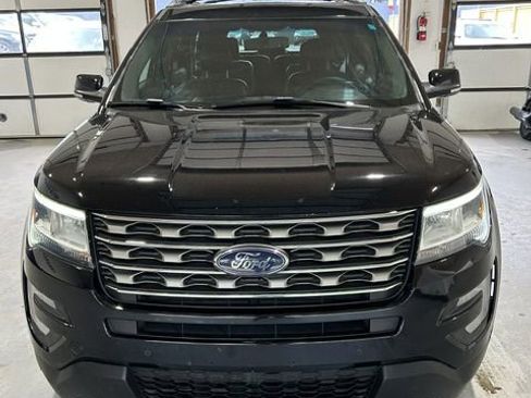Used 2016 Ford Explorer XLT w/ Equipment Group 202A AWD/4WD image 3