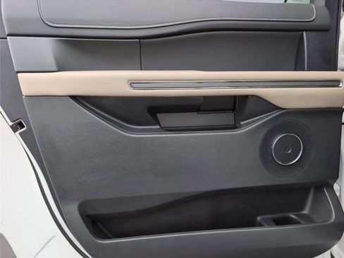 Used 2024 Ford Expedition Max XLT image 36