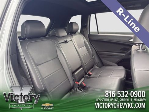 Used 2021 Volkswagen Tiguan SE R-Line image 18