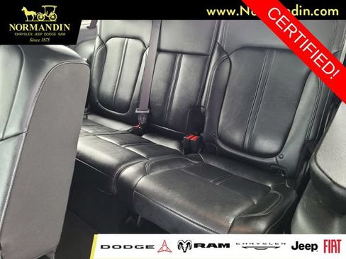Certified 2023 Jeep Wagoneer L Series II AWD/4WD image 18