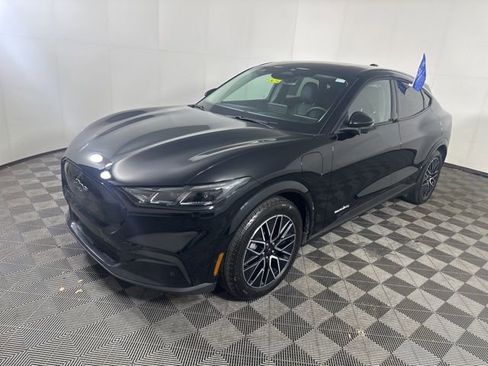 Certified 2025 Ford Mustang Mach-E Premium AWD/4WD image 4