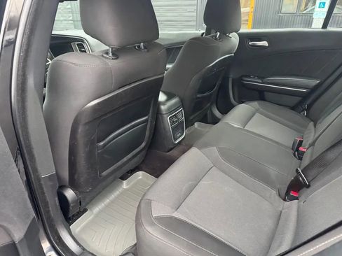 Used 2017 Dodge Charger SXT image 6