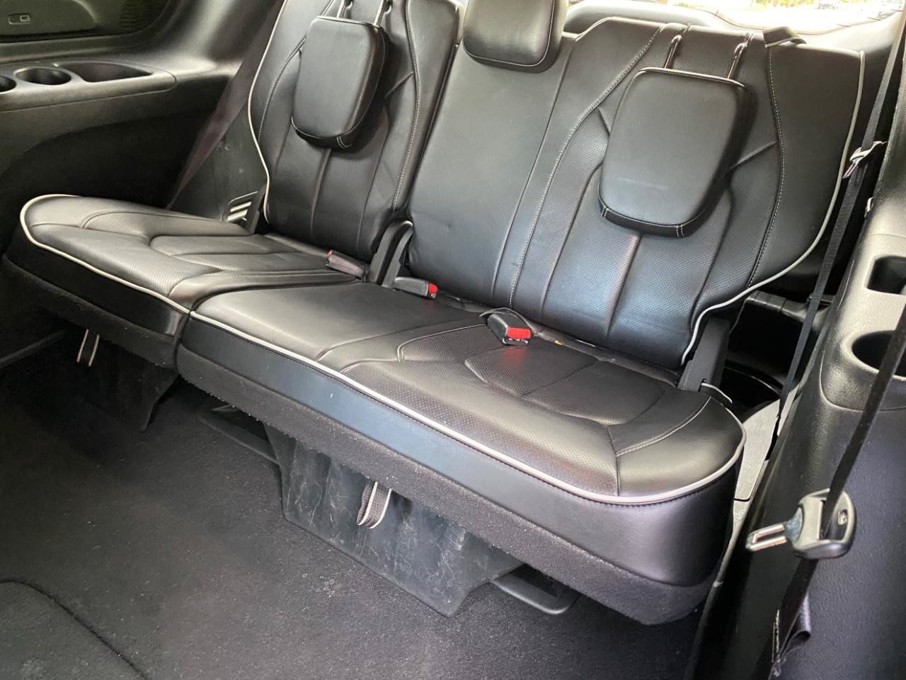 Used 2025 Chrysler Pacifica Limited FWD image 42