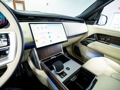 Used 2025 Land Rover Range Rover Long Wheelbase Autobiography image 43