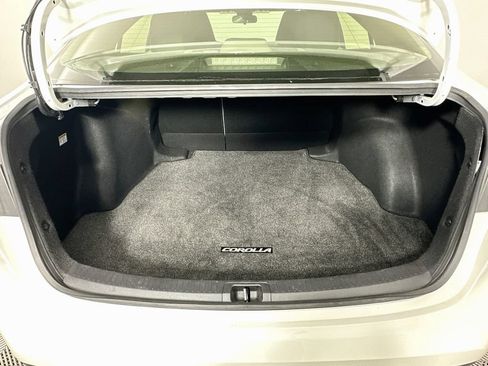 Used 2021 Toyota Corolla LE w/ Carpet Mat Package (TMS) FWD image 25