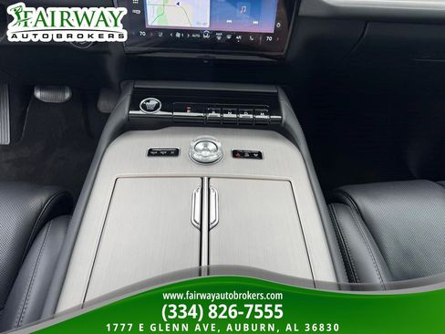 Used 2025 Lincoln Navigator Reserve AWD/4WD image 21