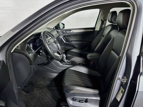 Used 2023 Volkswagen Tiguan SE FWD image 12