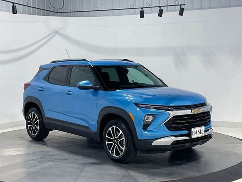 Used 2025 Chevrolet TrailBlazer LT AWD/4WD image 36