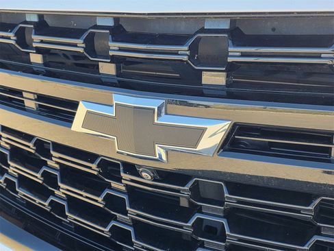 Used 2023 Chevrolet Suburban Z71 w/ Luxury Package image 31