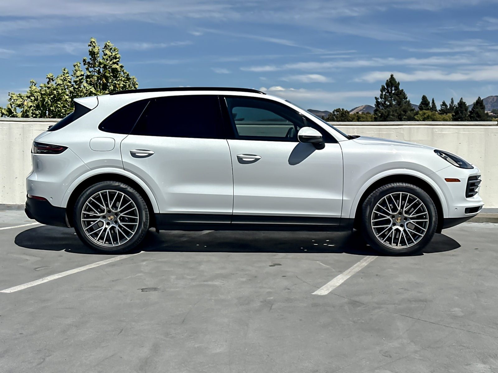 Used 2023 Porsche Cayenne Platinum Edition AWD/4WD image 10