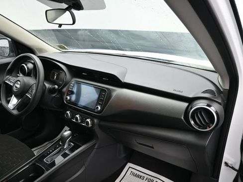 Used 2023 Nissan Kicks SV FWD image 9