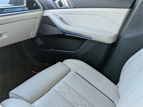 Used 2025 BMW X7 M60i w/ Executive Package image 20