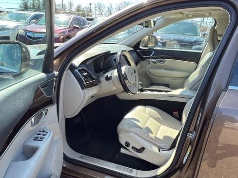 Used 2016 Volvo XC90 T6 Momentum w/ Momentum Plus Package image 21