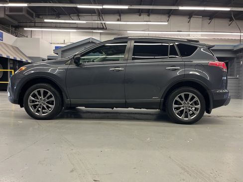 Used 2017 Toyota RAV4 Limited image 4