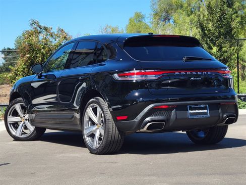 Certified 2025 Porsche Macan image 3