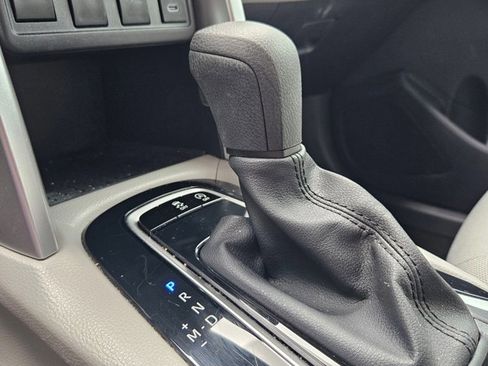 Used 2024 Toyota Corolla Cross L image 9