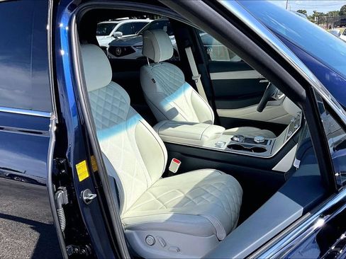 Used 2025 Genesis GV80 3.5T Prestige AWD/4WD image 9