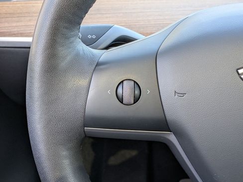 Used 2024 Tesla Model Y Long Range AWD/4WD image 19