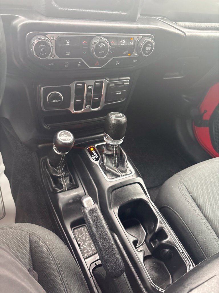 Used 2019 Jeep Wrangler Unlimited Sahara AWD/4WD image 25