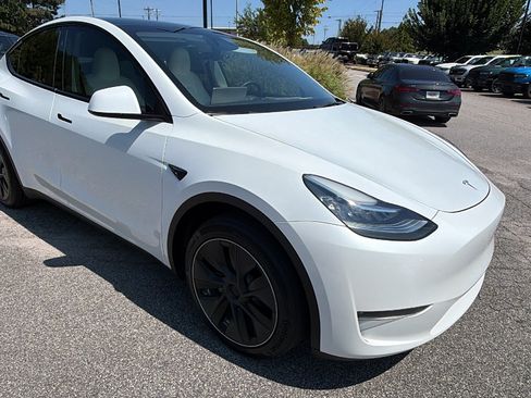 Used 2023 Tesla Model Y Long Range AWD/4WD image 5